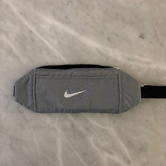 Nike Challenger Waist Bag NEW - Picture 1 of 3